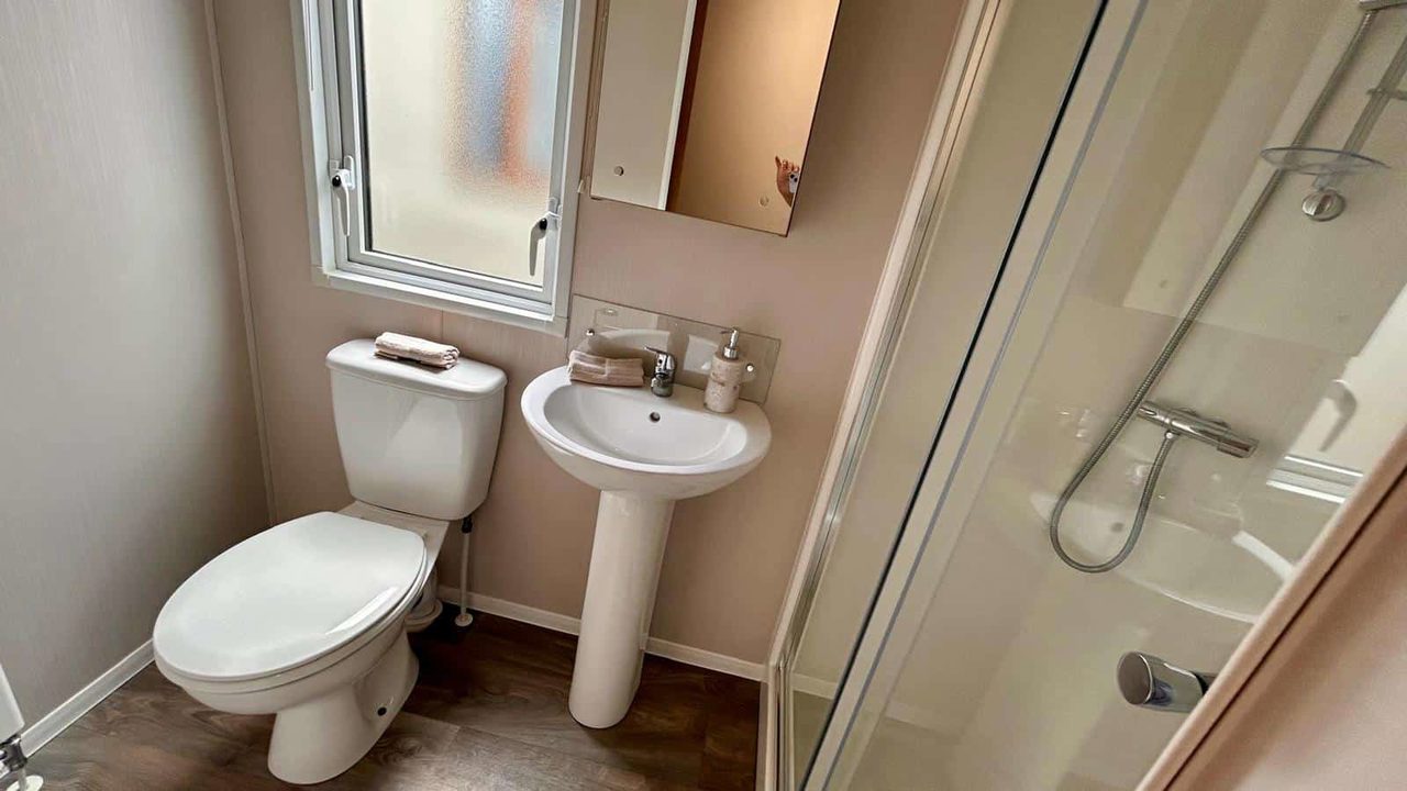 Manor shower