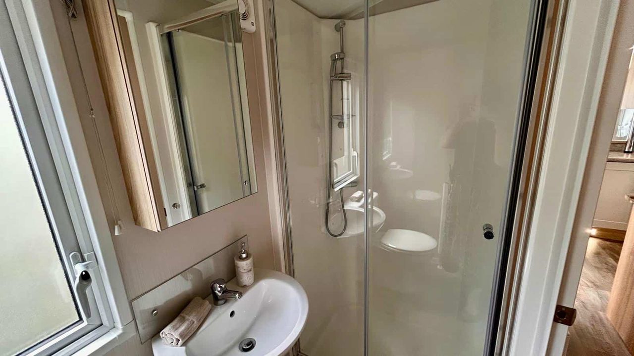Manor shower