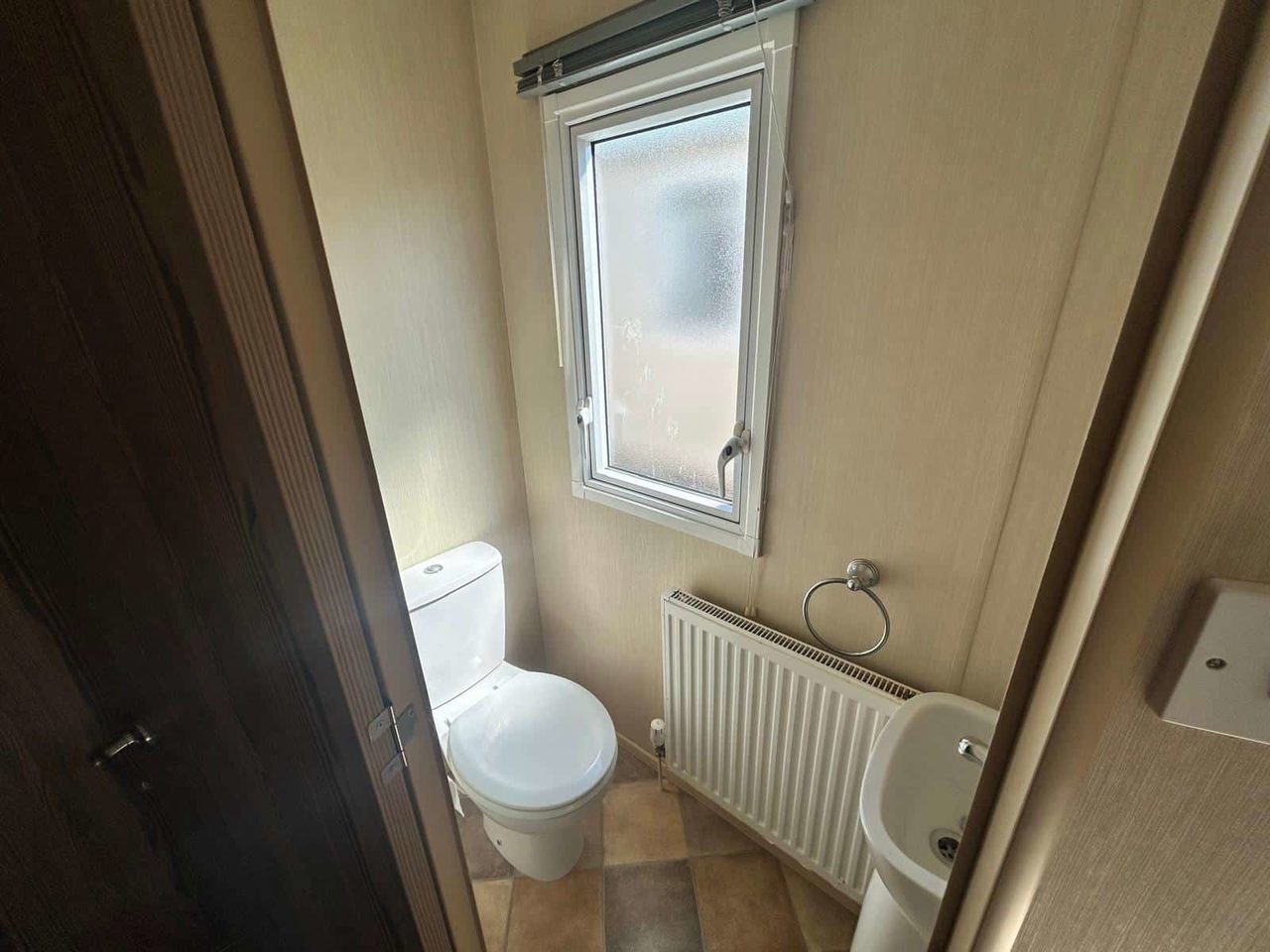 Horizon toilet