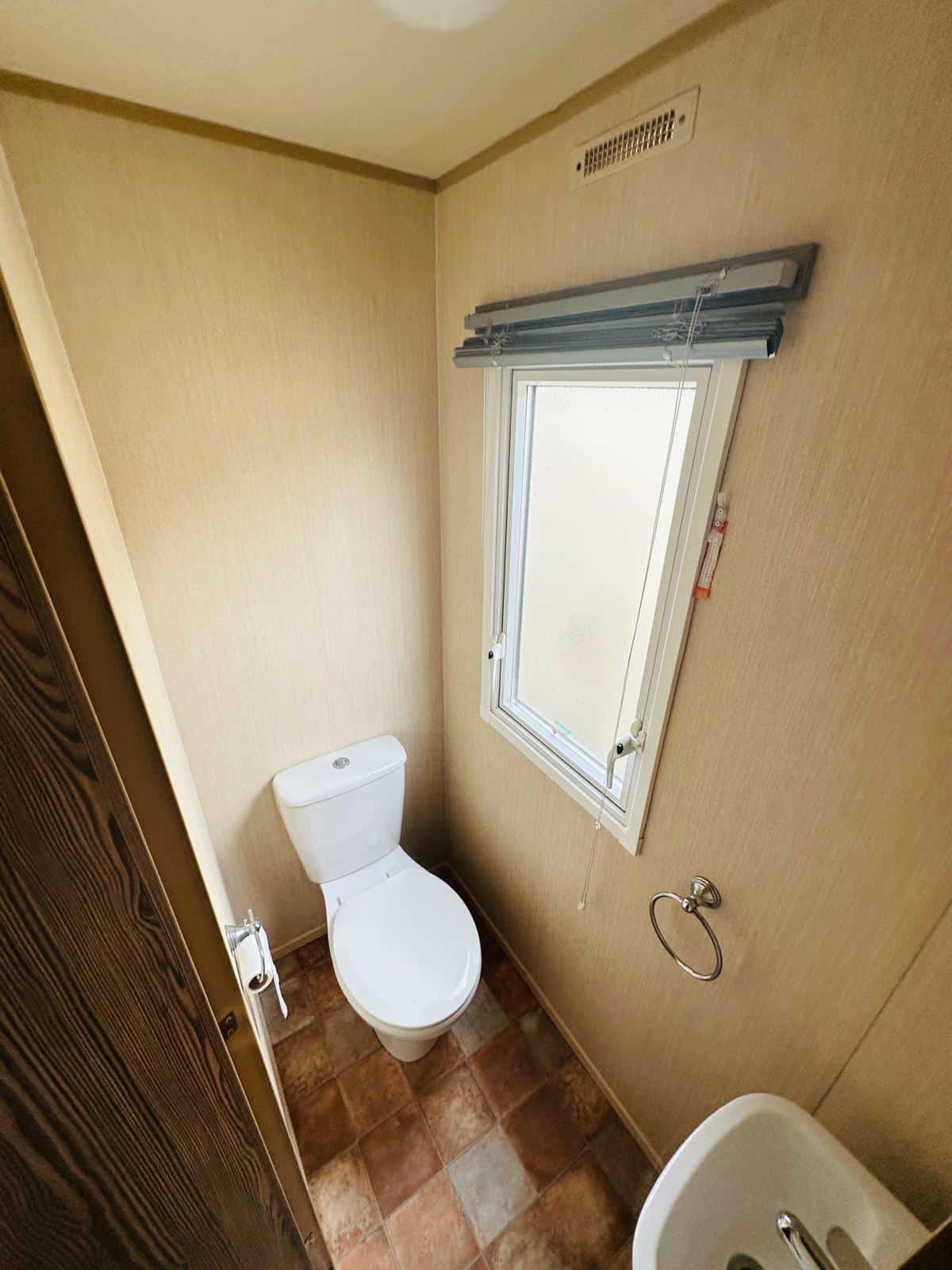 Horizon Toilet