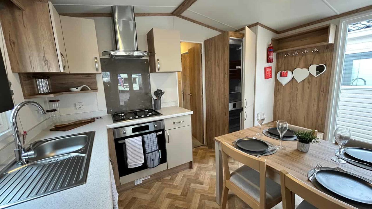 008b retreat Kitchen
