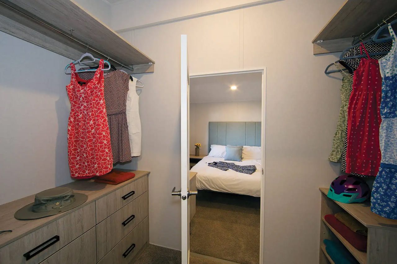 newbury-walk-in-wardrobe-1772×1181-1