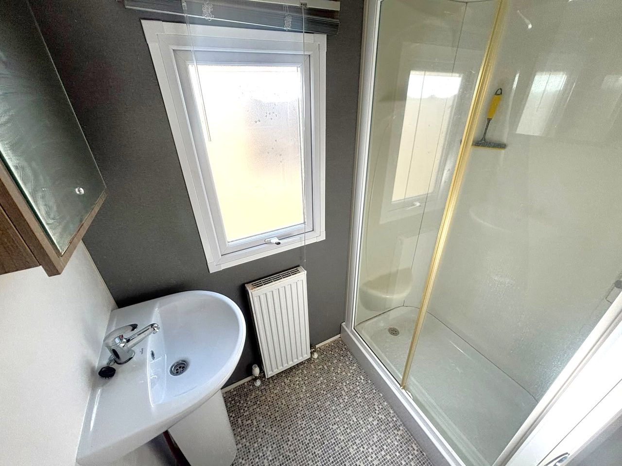 Delta Darwin Deluxe Shower Room