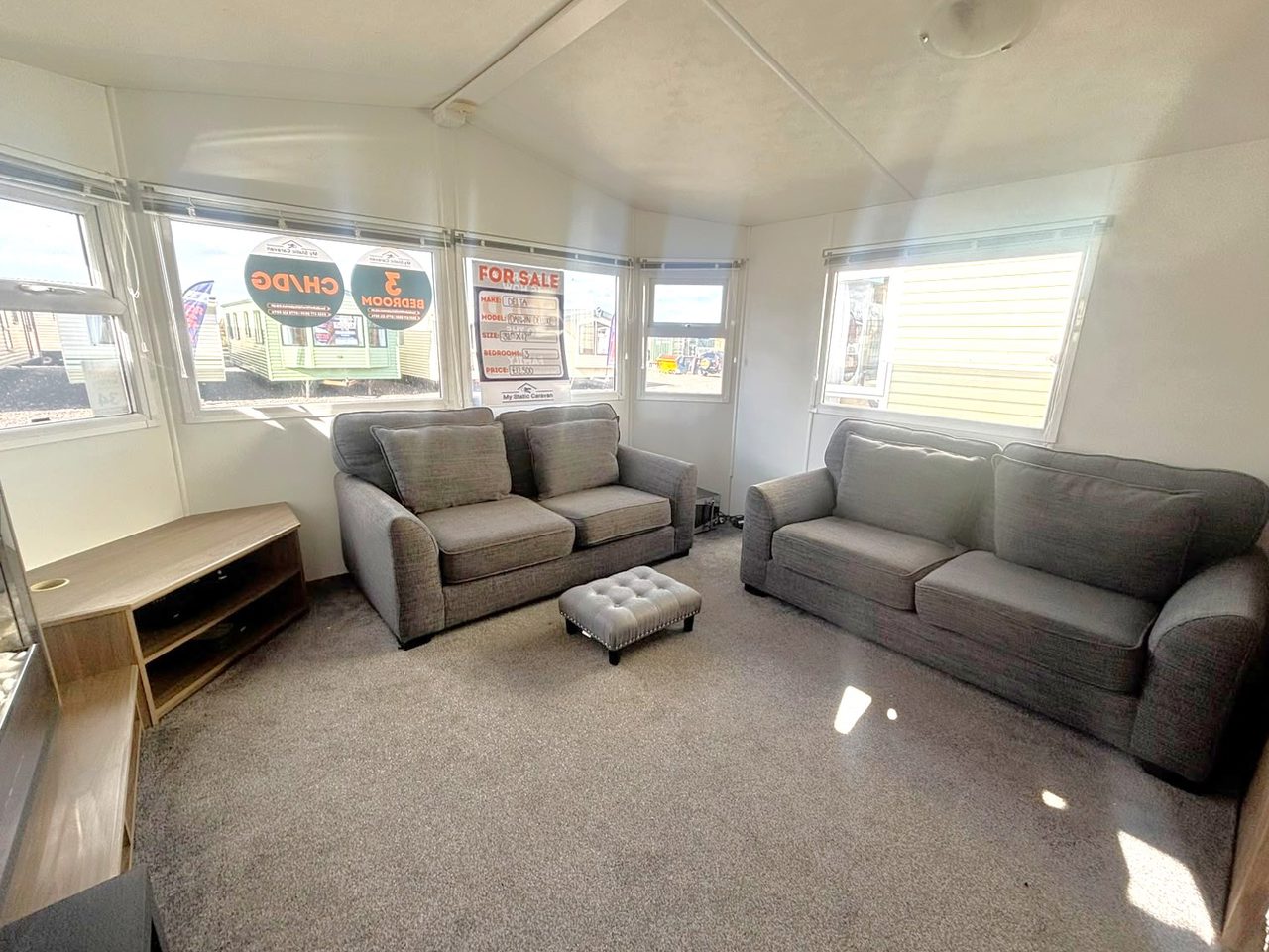 Delta Darwin Deluxe Lounge