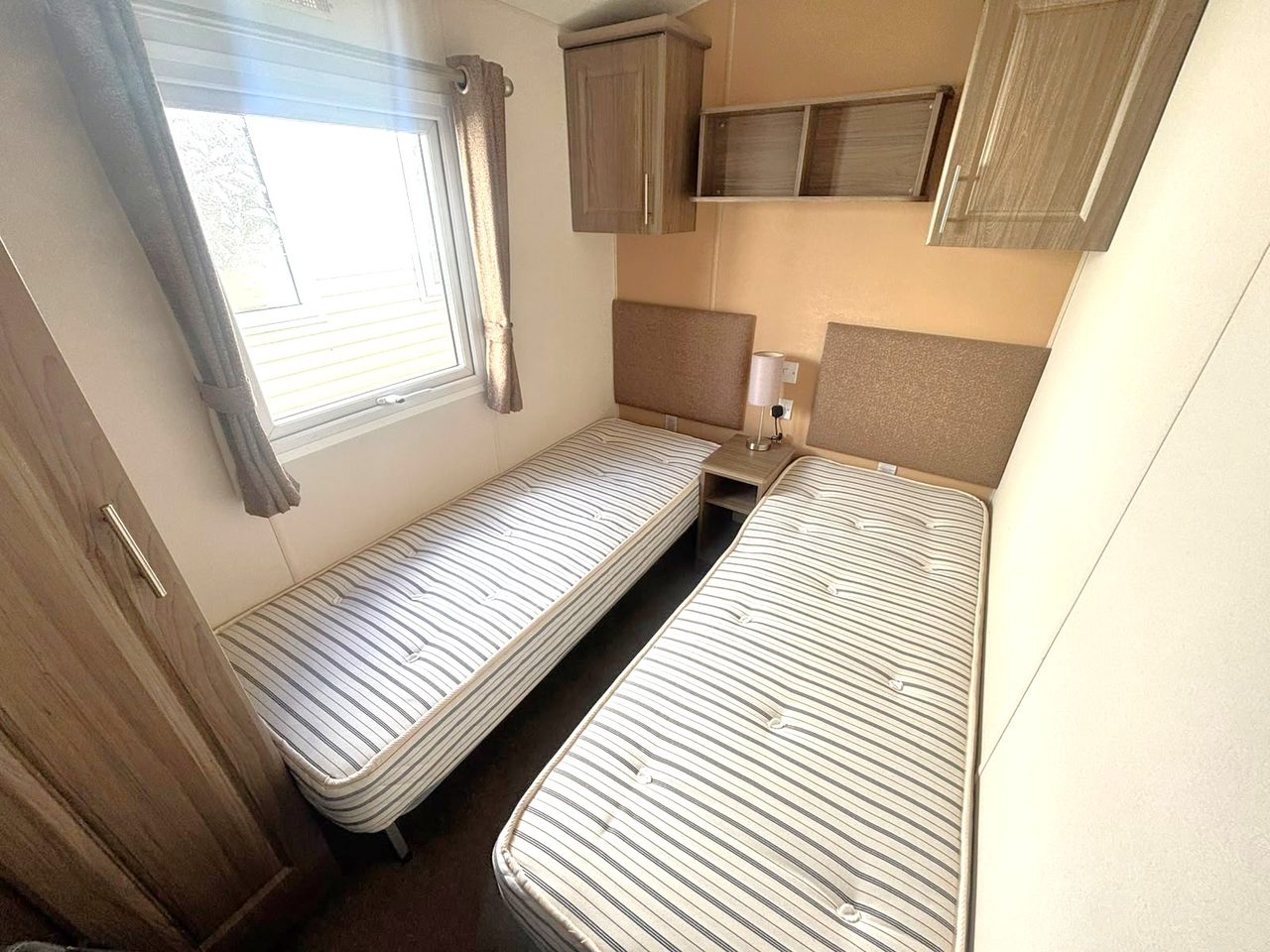 Delta Darwin Deluxe Twin Room