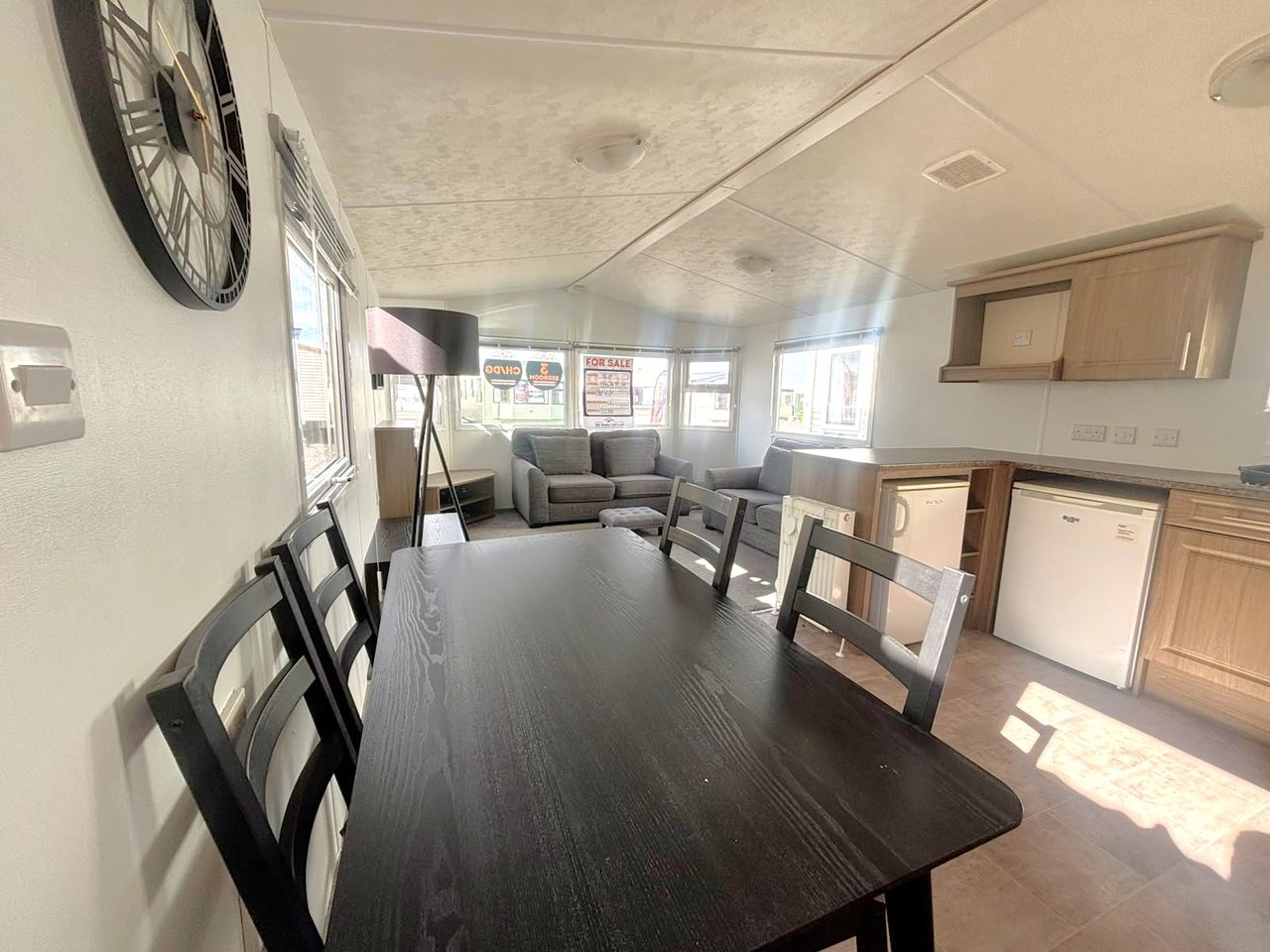 Delta Darwin Deluxe Dining Table