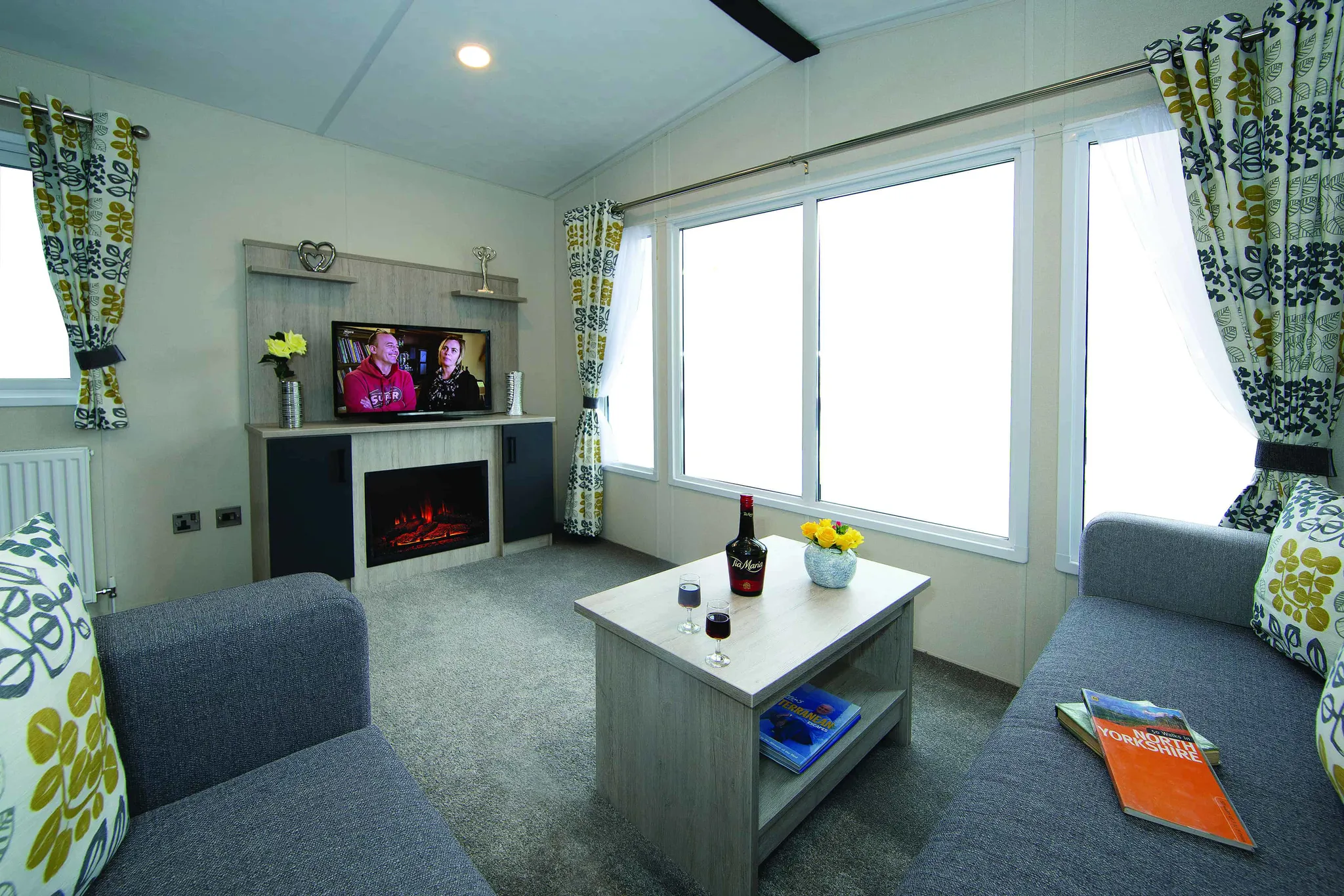 Wood-lounge-2