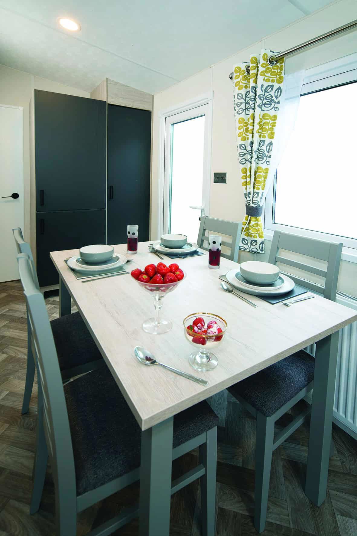 Wood-dining