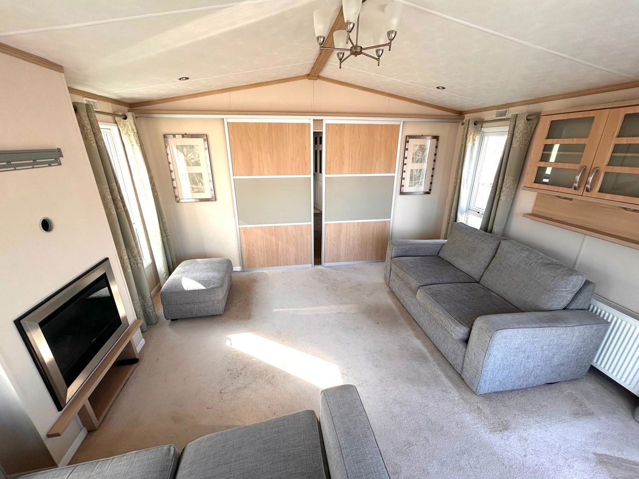 Pemberton Knightsbridge Living Room Sliding Doors closed