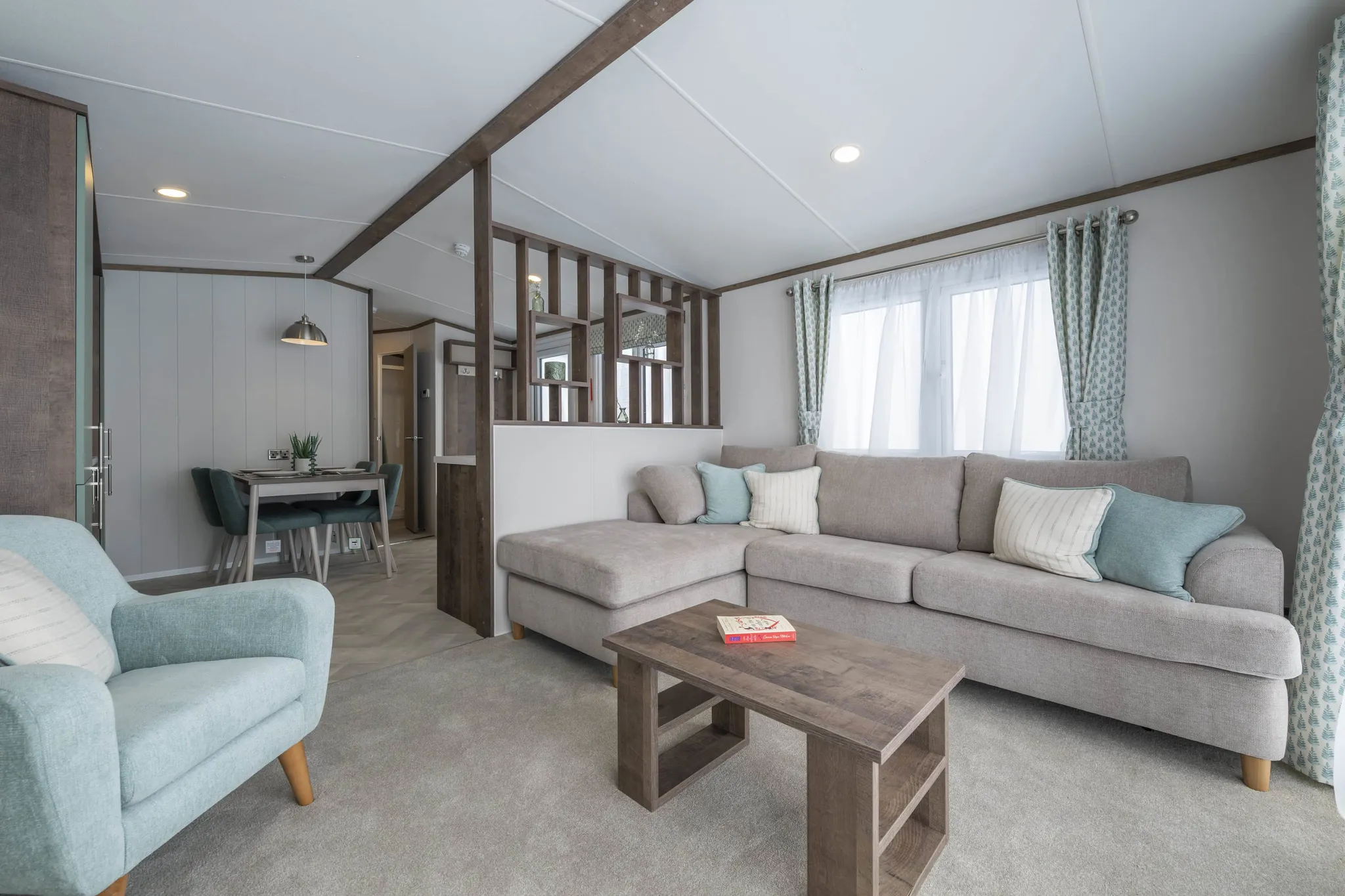 Hemsworth Lounge