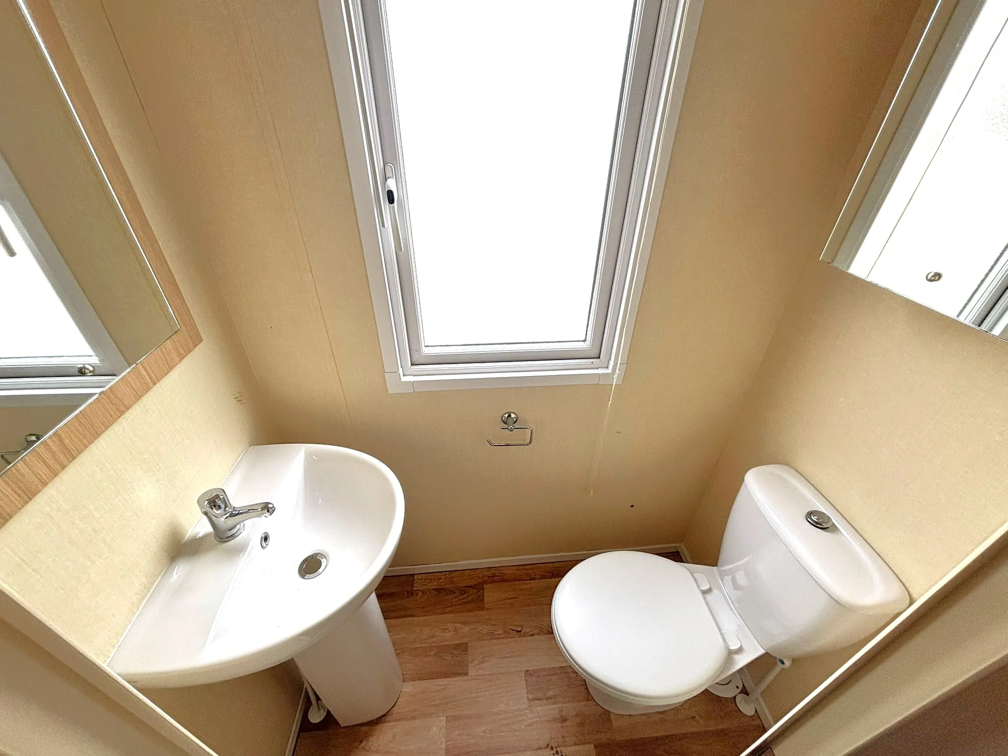 Regal Reflection En-suite
