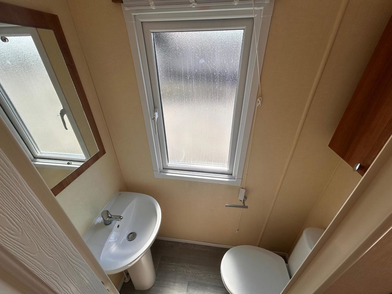 regal 2nd toilet