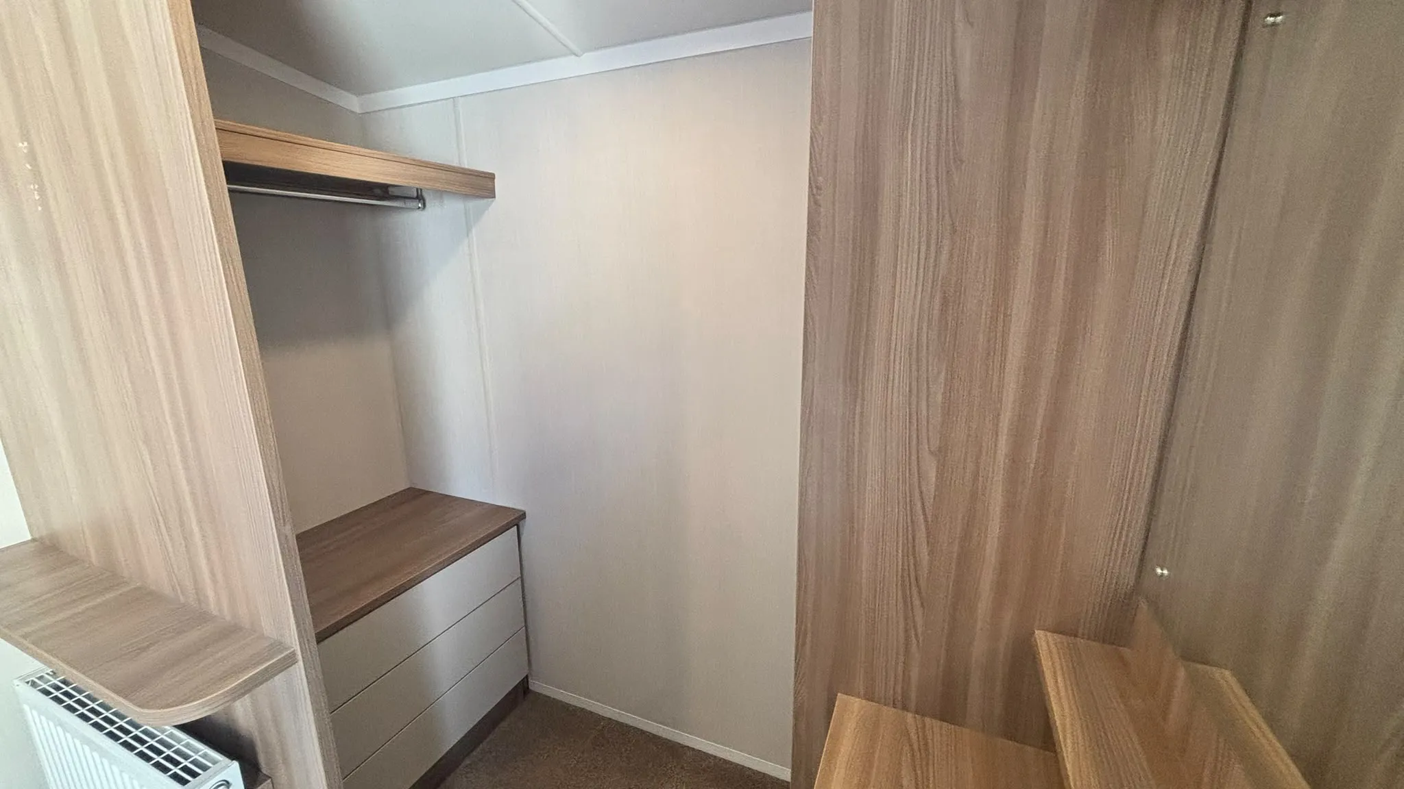 Swift Biarrtiz Wardrobe space