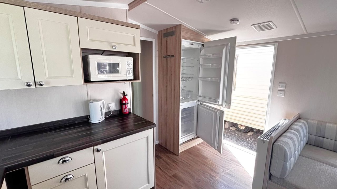 Swift Burgundy Kitchen