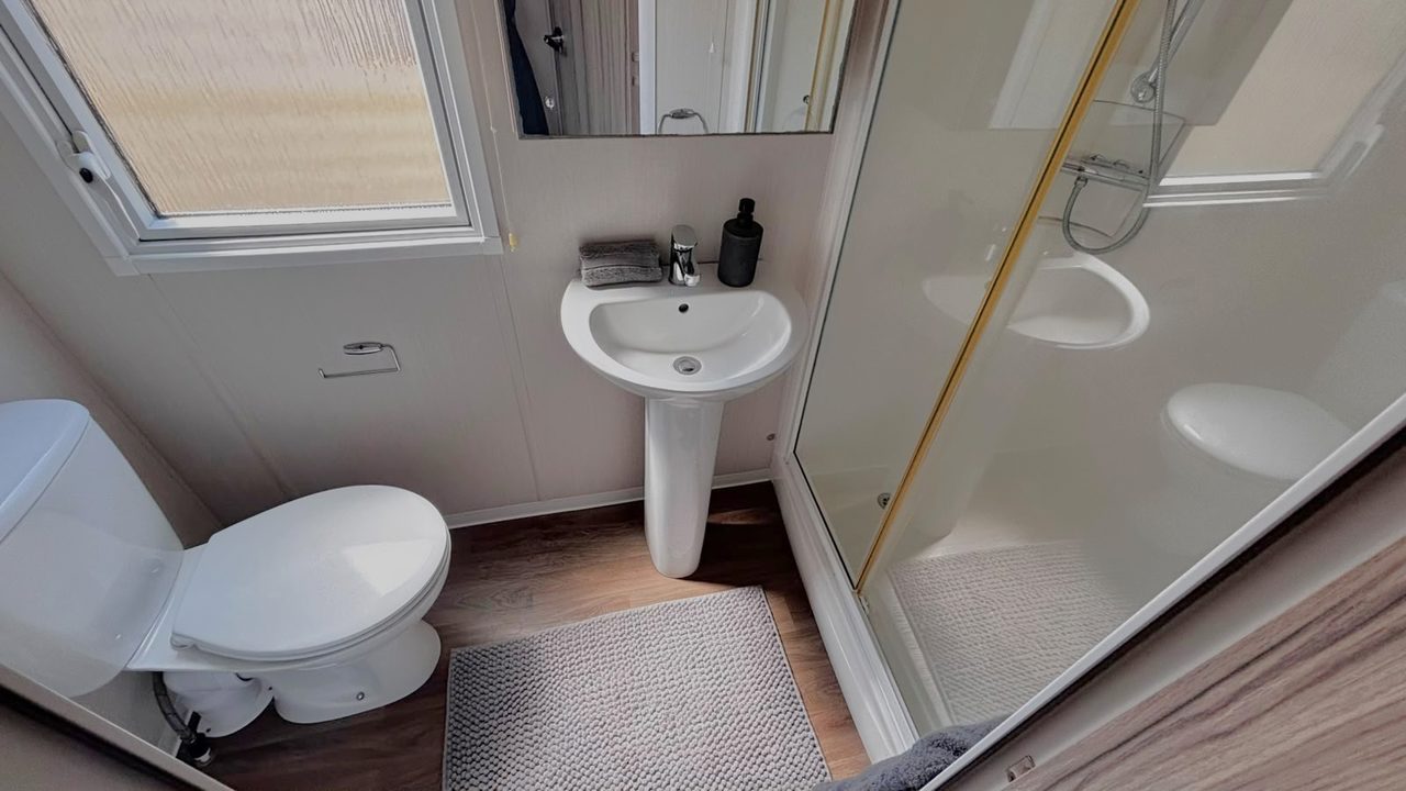 Swift Burgundy Main Bathroom