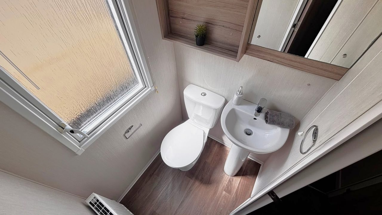 Swift Burgundy Ensuite