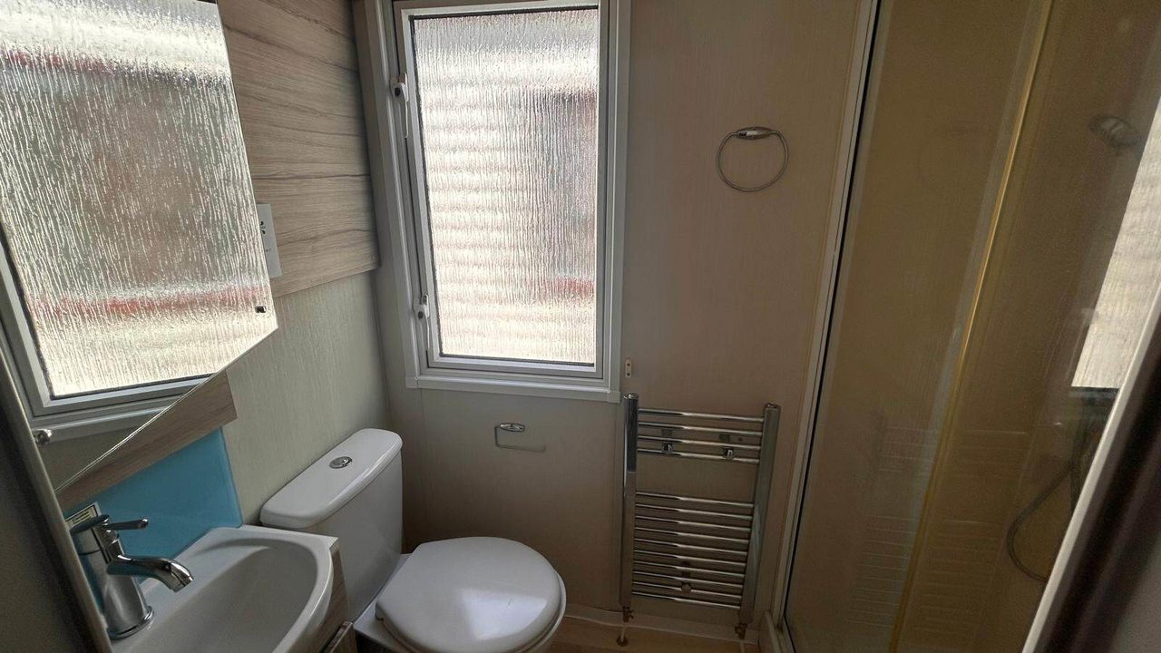 Surf Shack shower