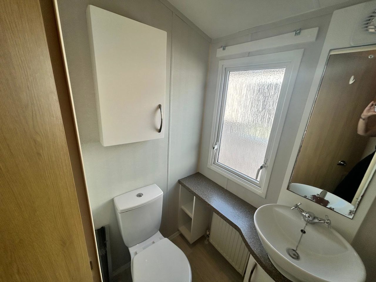 Willerby Avonmore toilet and wash basin