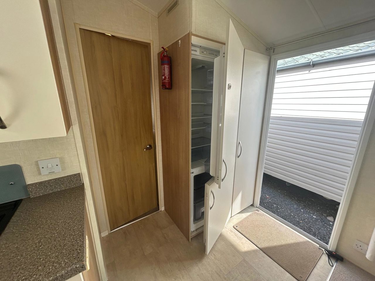 Willerby Avonmore integrated fridge freezer