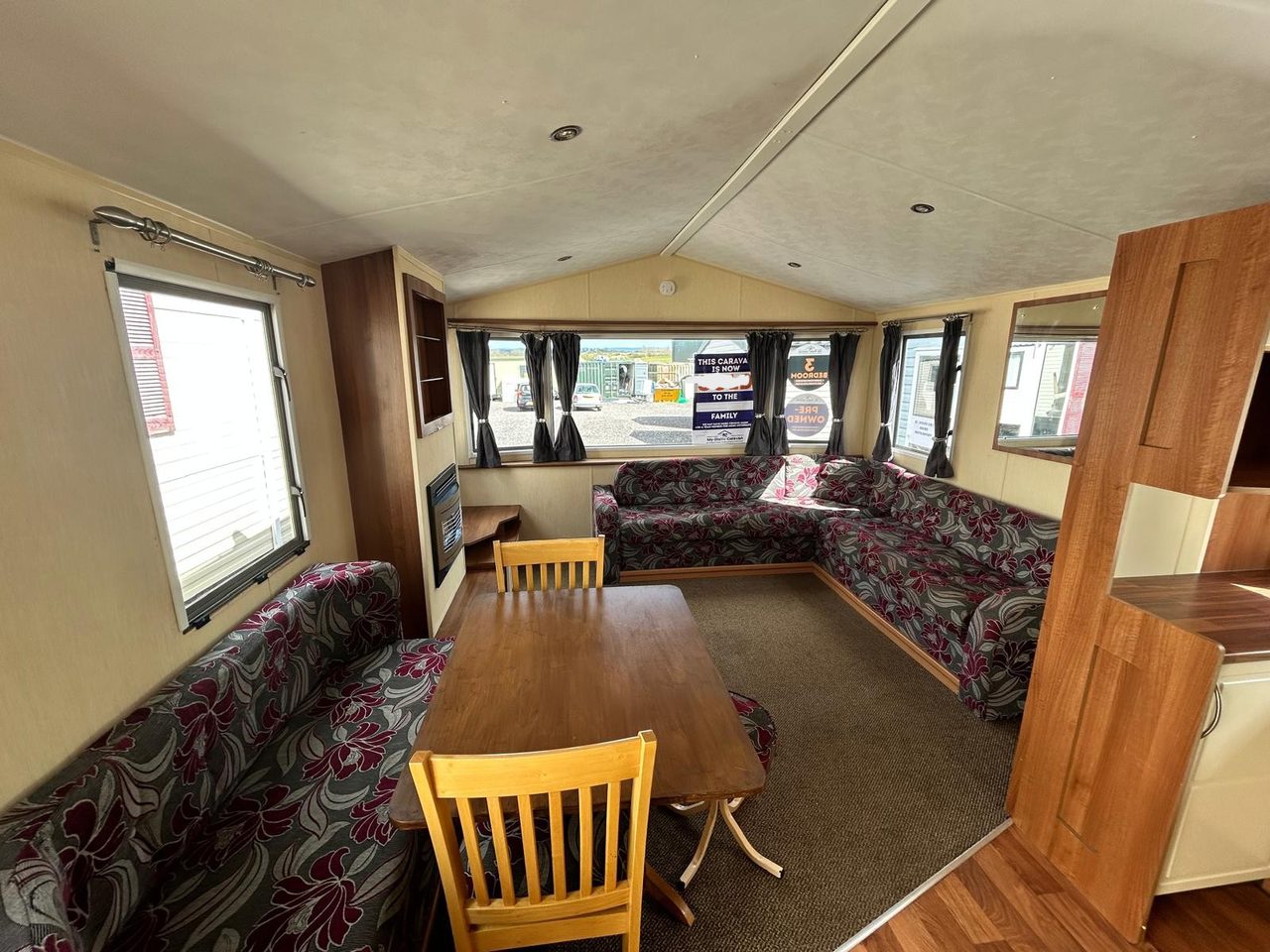 Willerby Rio Gold Dining Area