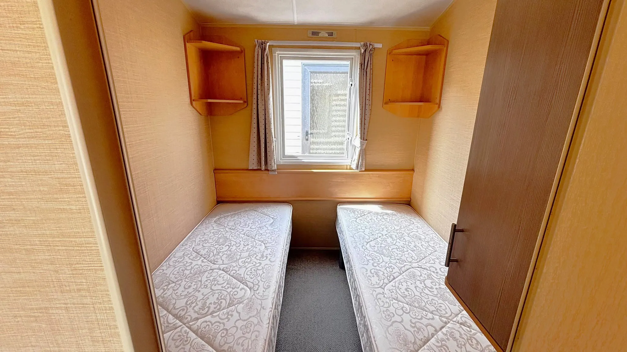 Willerby Salsa DG Twin Room1