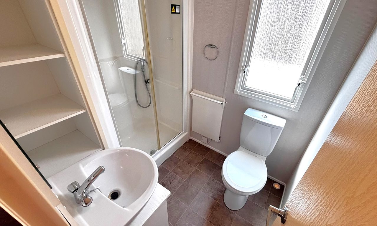 Willerby Salsa DG Shower room